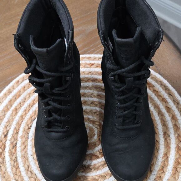 Timberland Womans Black Suede Heeled Booties, Size 6 - Picture 4 of 11